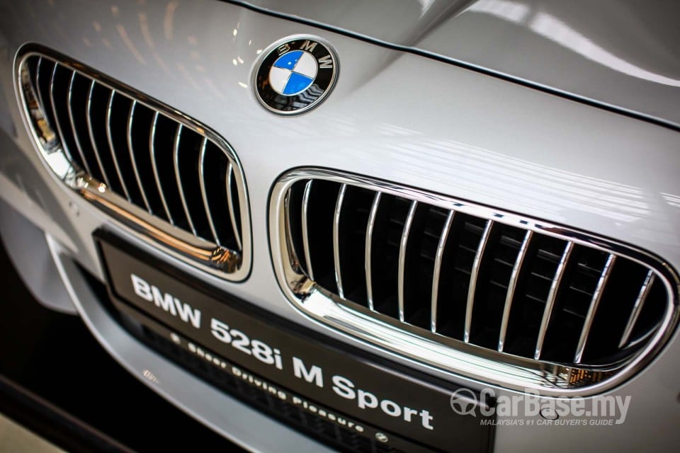 BMW 5 Series F10 LCI (2013) Exterior