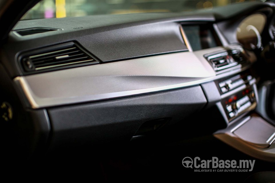 BMW 5 Series F10 LCI (2013) Interior