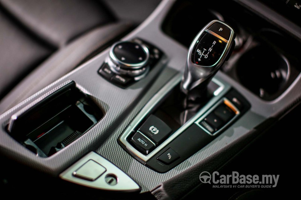 BMW 5 Series F10 LCI (2013) Interior