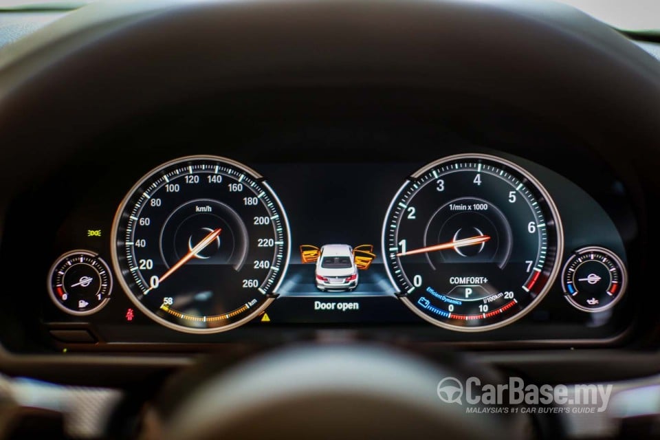 BMW 5 Series F10 LCI (2013) Interior