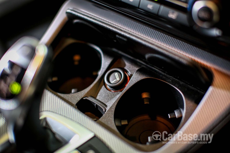 BMW 5 Series F10 LCI (2013) Interior