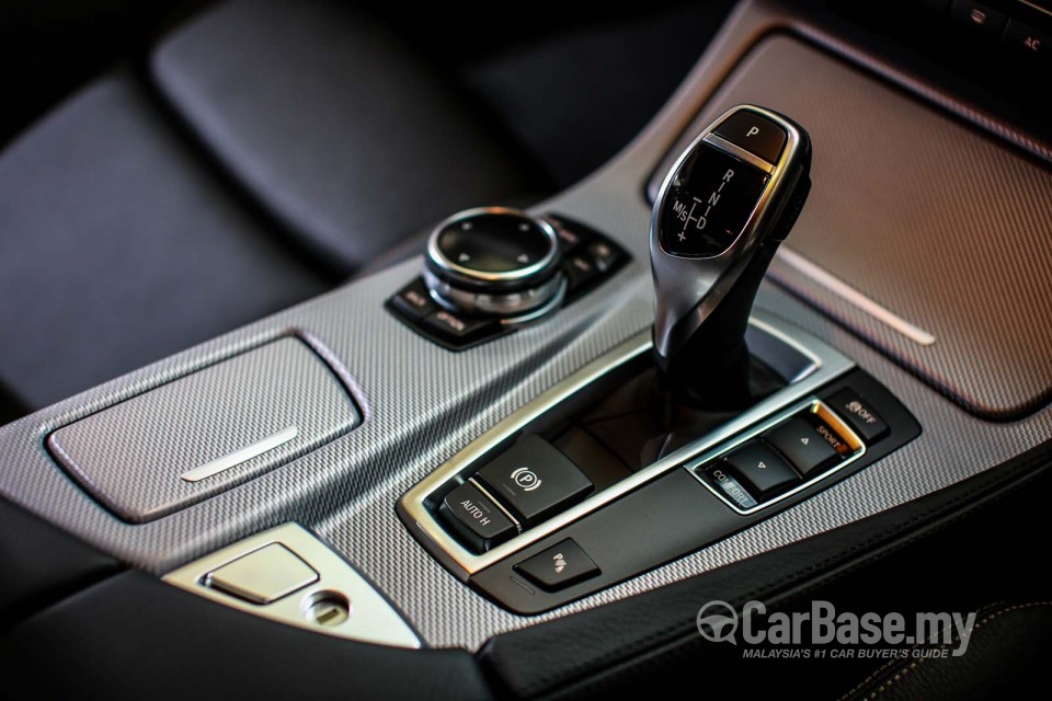 BMW 5 Series F10 LCI (2013) Interior