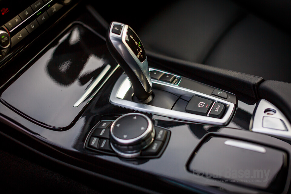 Nissan Navara D23 Facelift (2021) Interior