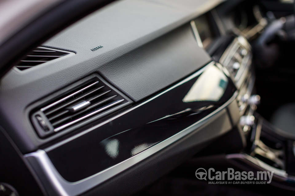 BMW 5 Series F10 LCI (2013) Interior