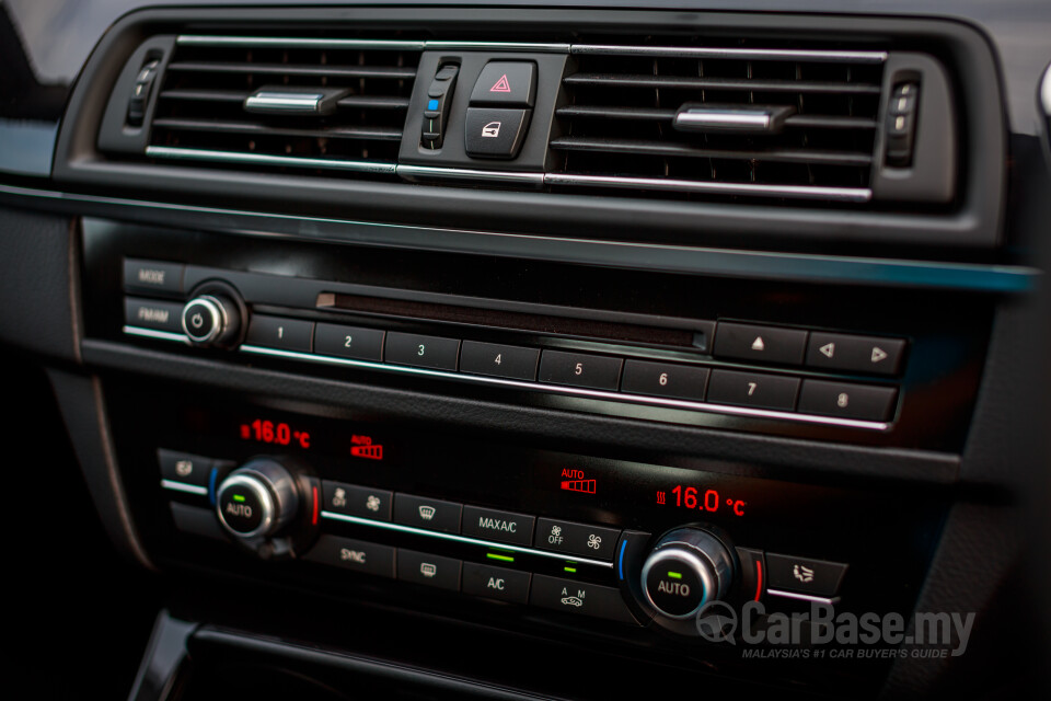 Toyota Fortuner AN160 (2016) Interior