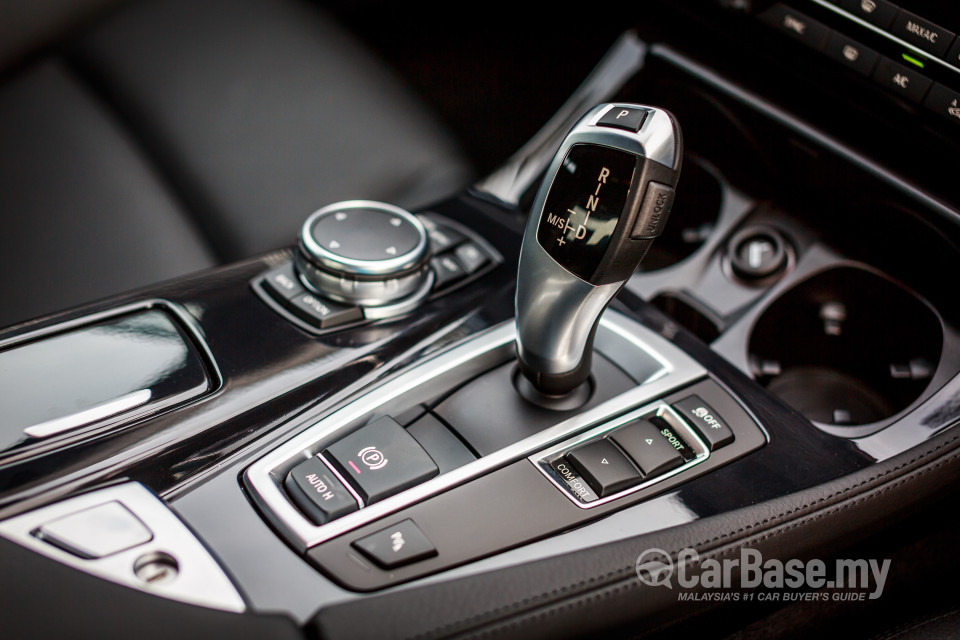 BMW 5 Series F10 LCI (2013) Interior