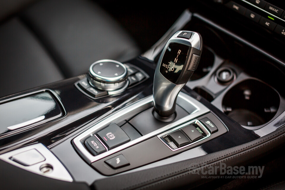 Toyota Fortuner AN160 (2016) Interior