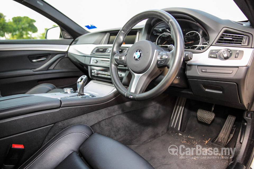 BMW 5 Series F10 LCI (2013) Interior
