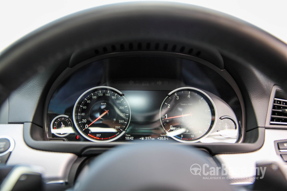 BMW 5 Series F10 LCI (2013) Interior