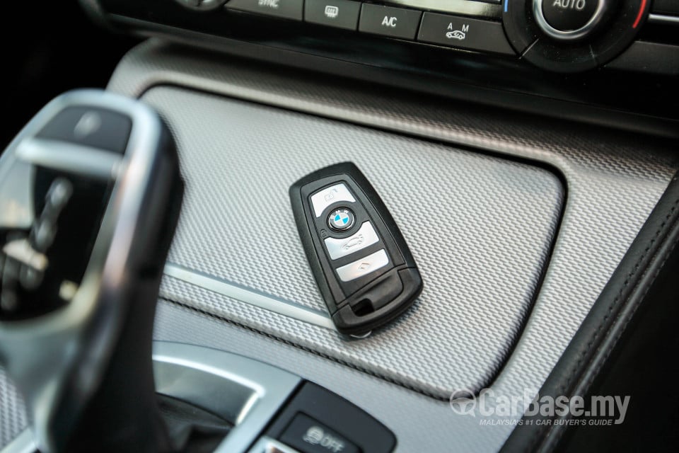 BMW 5 Series F10 LCI (2013) Interior
