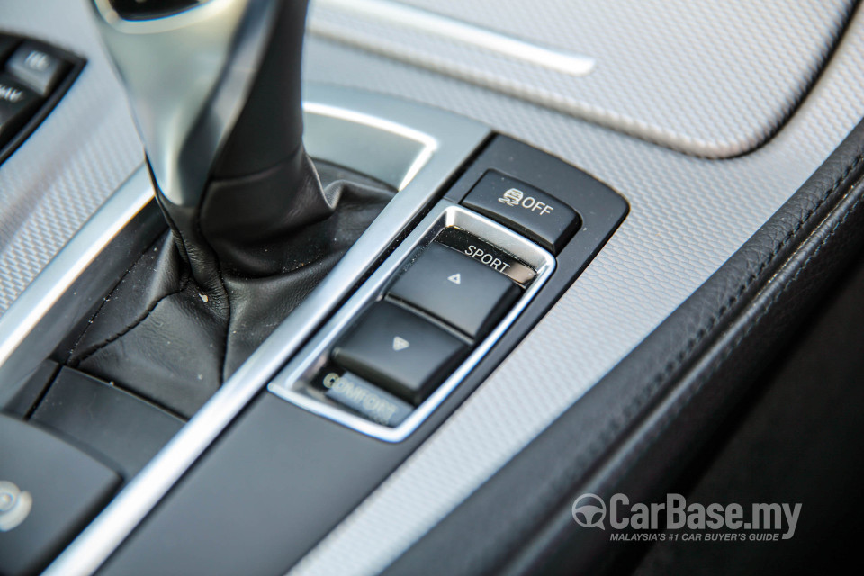 BMW 5 Series F10 LCI (2013) Interior