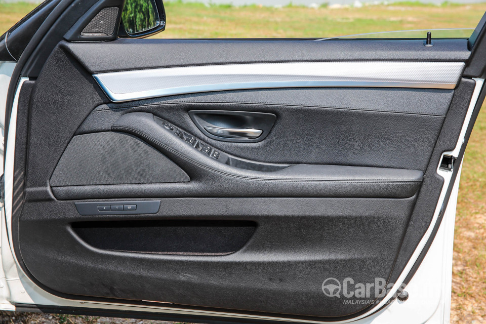 BMW 5 Series F10 LCI (2013) Interior