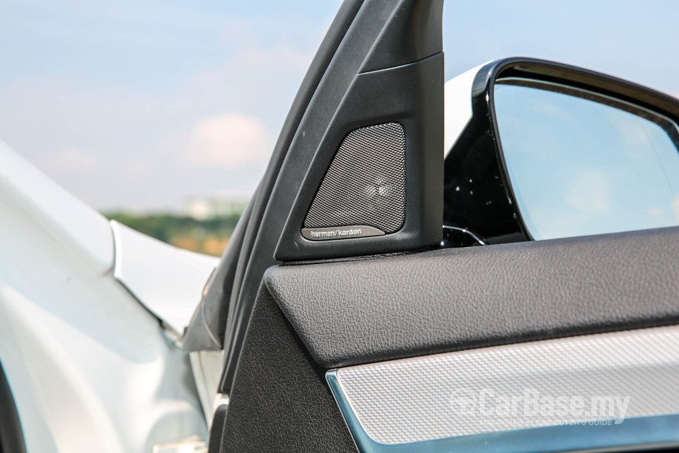 BMW 5 Series F10 LCI (2013) Interior