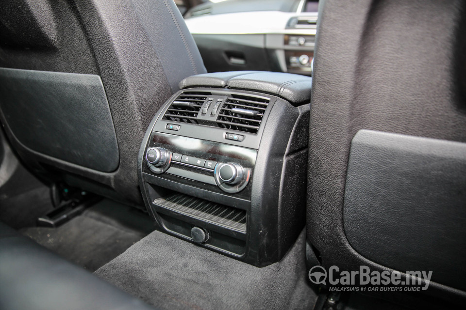 BMW 5 Series F10 LCI (2013) Interior