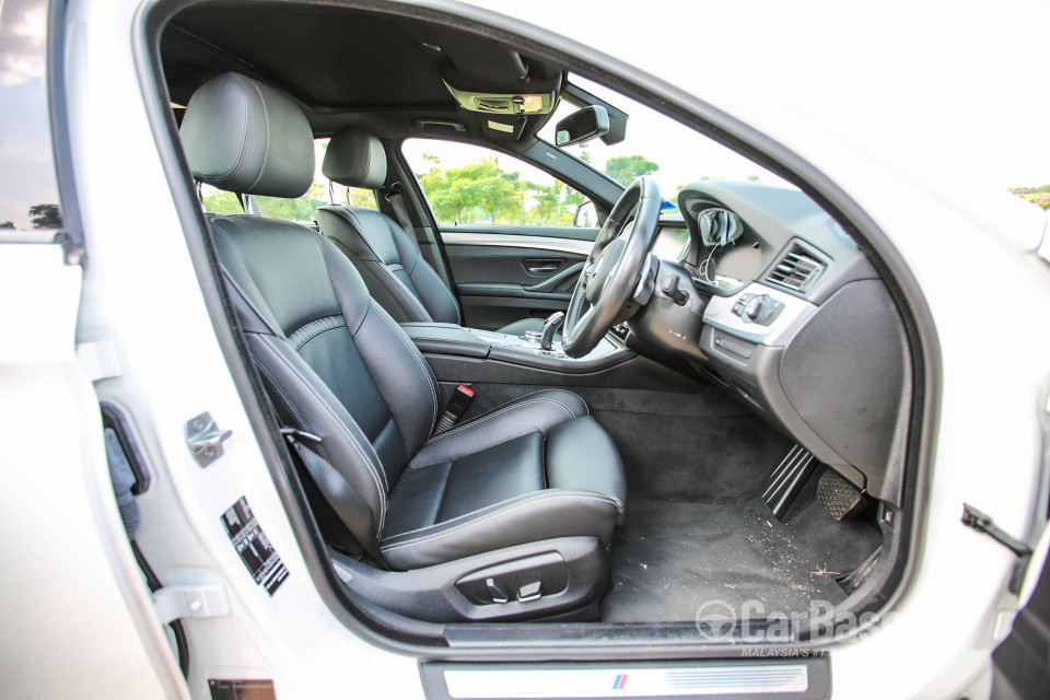 BMW 5 Series F10 LCI (2013) Interior