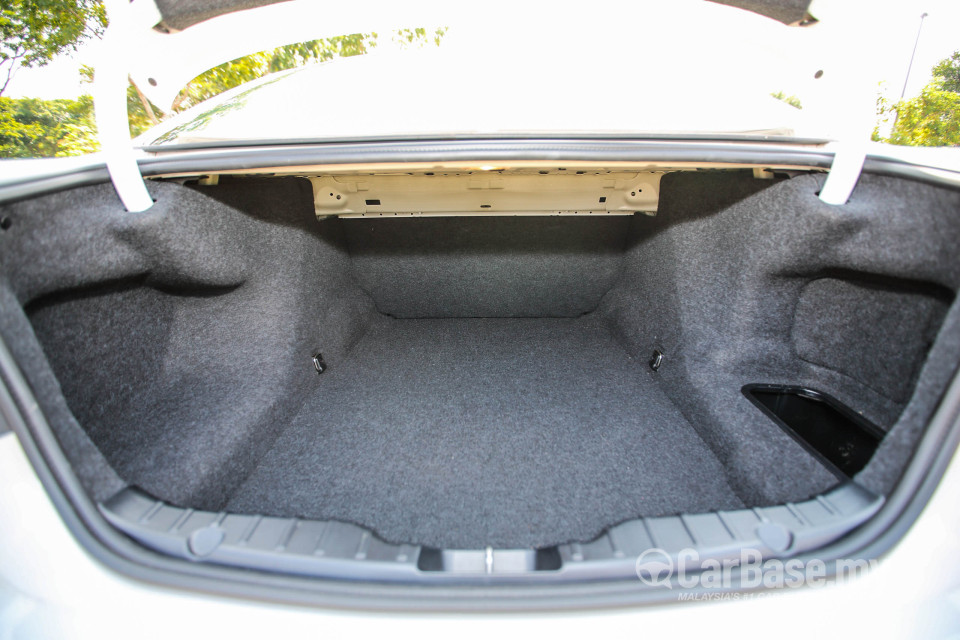BMW 5 Series F10 LCI (2013) Interior