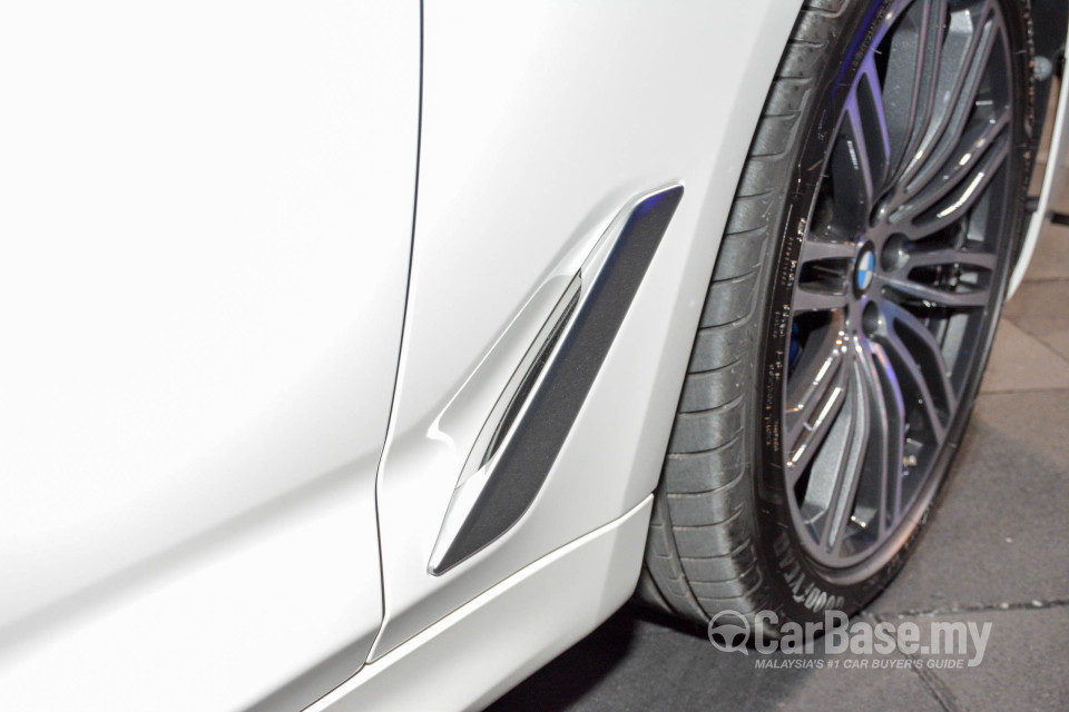 BMW 5 Series G30 (2017) Exterior