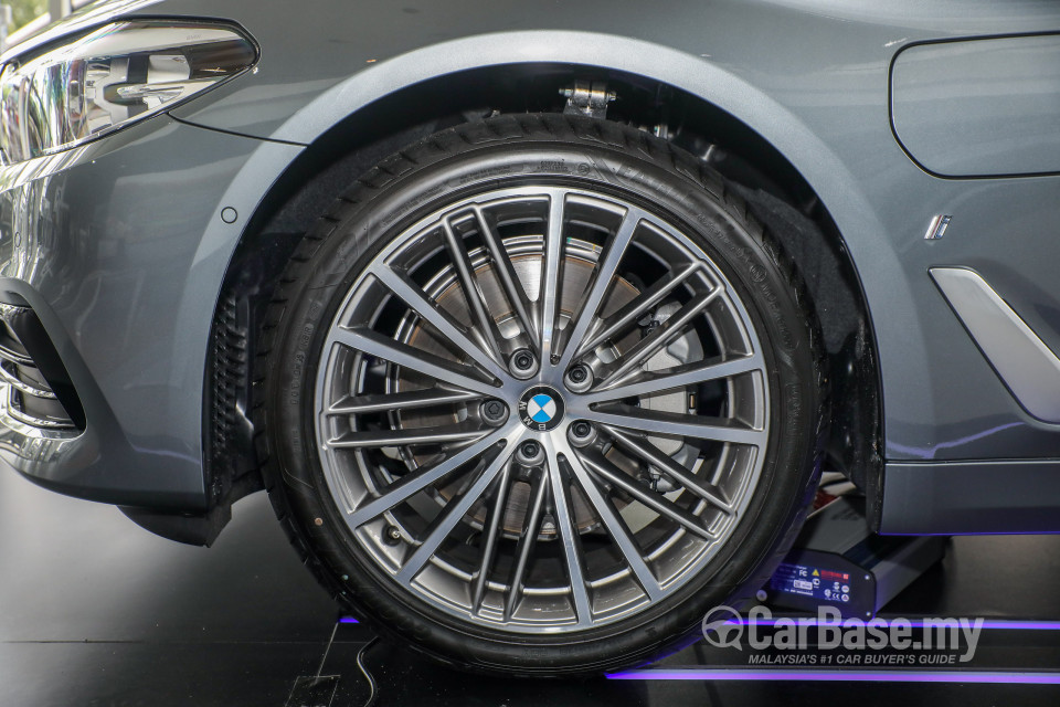 BMW 5 Series G30 (2017) Exterior