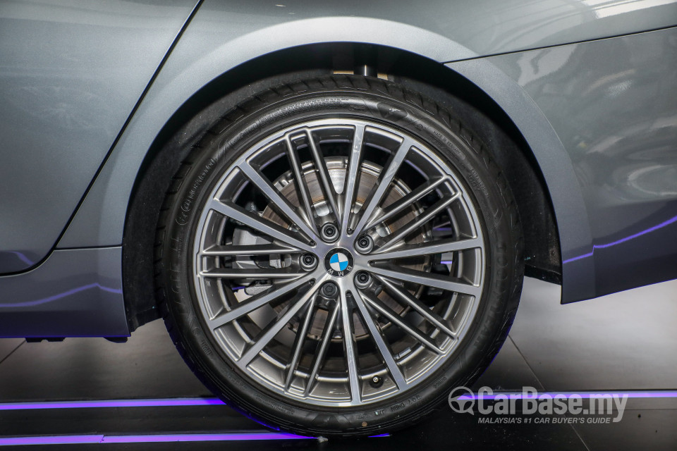 BMW 5 Series G30 (2017) Exterior