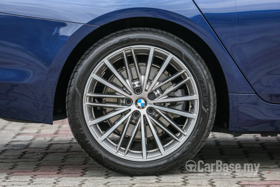 BMW 5 Series G30 (2017) Exterior
