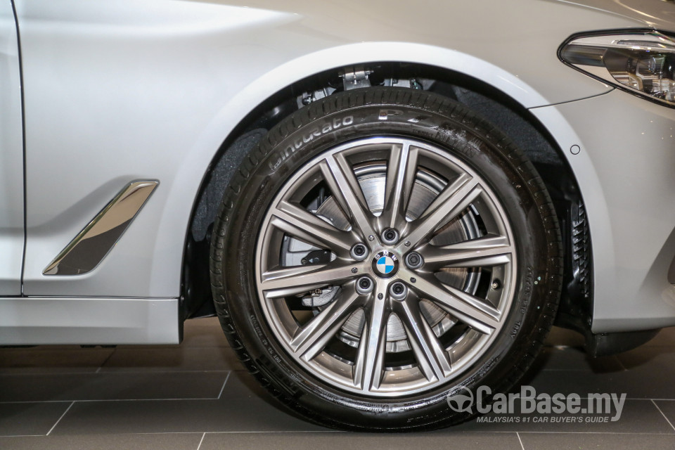 BMW 5 Series G30 (2017) Exterior