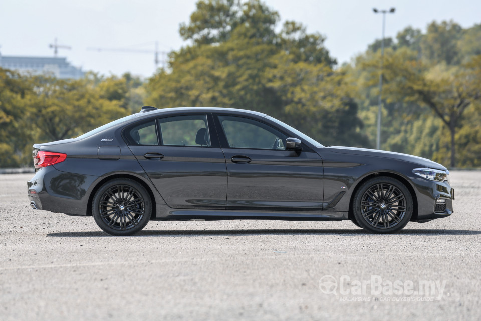 BMW 5 Series G30 (2017) Exterior
