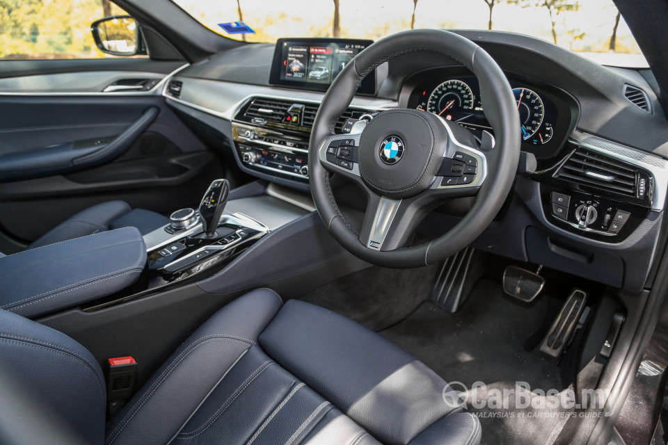 BMW 5 Series G30 (2017) Exterior