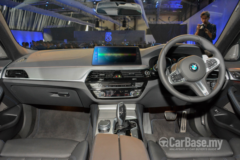 BMW 5 Series G30 (2017) Interior