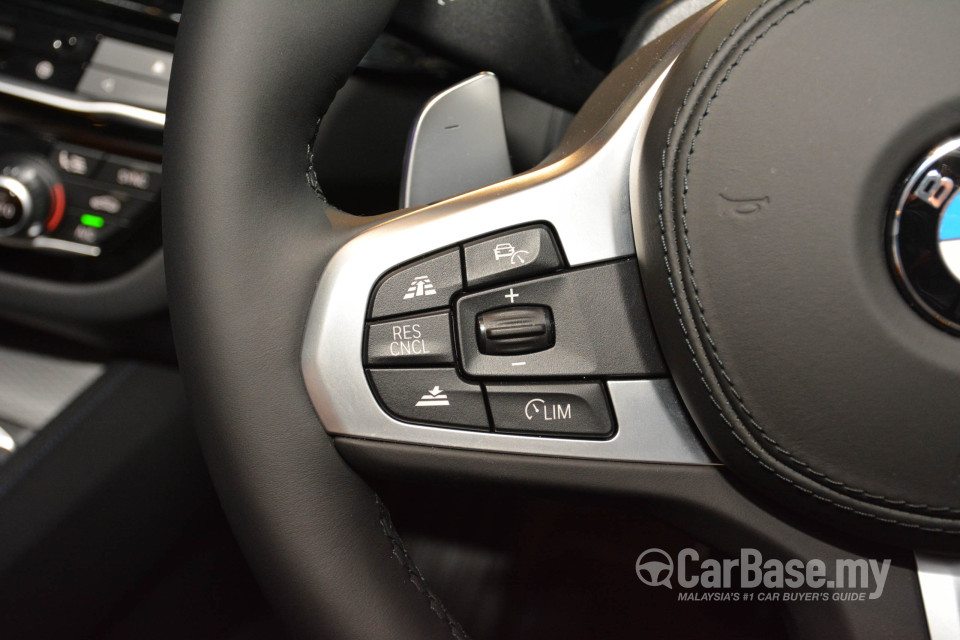 BMW 5 Series G30 (2017) Interior