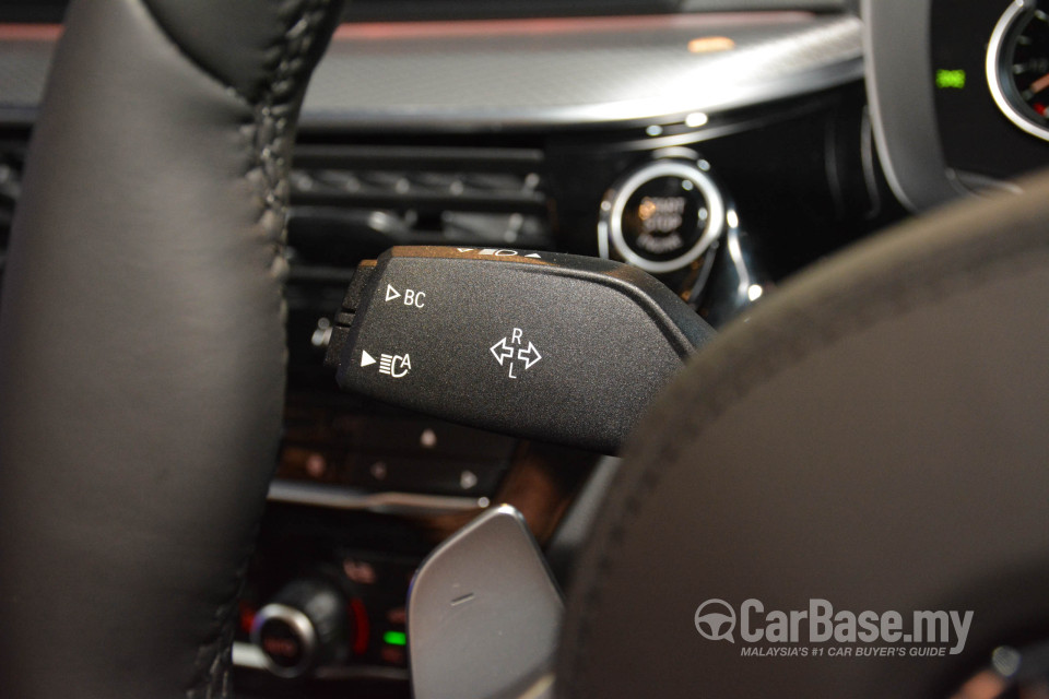 BMW 5 Series G30 (2017) Interior