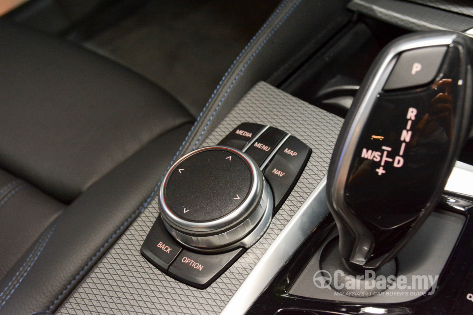 BMW 5 Series G30 (2017) Interior