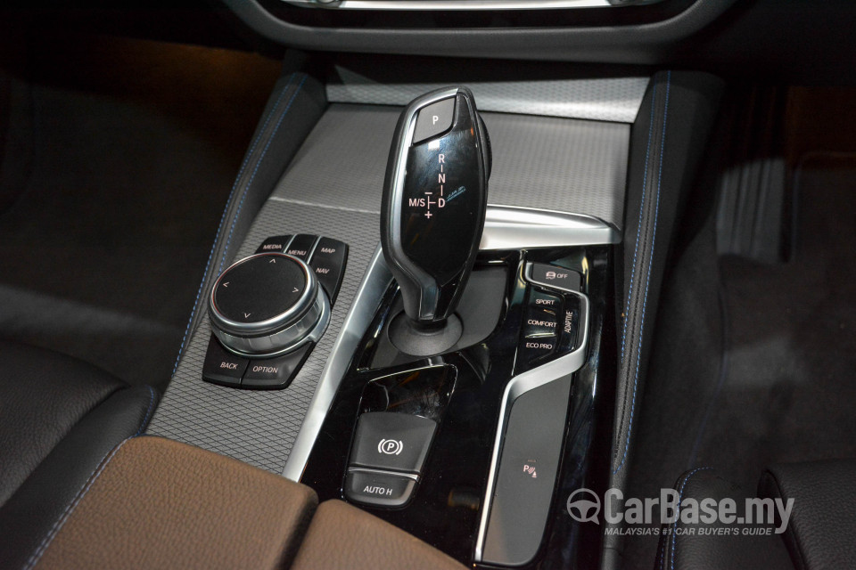 BMW 5 Series G30 (2017) Interior