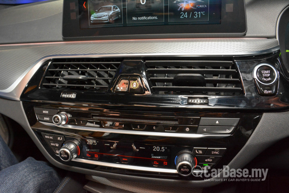 BMW 5 Series G30 (2017) Interior