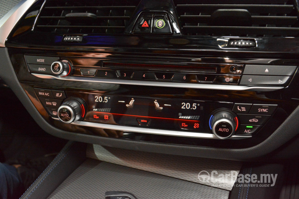 BMW 5 Series G30 (2017) Interior