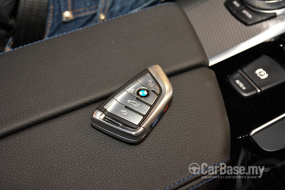 BMW 5 Series G30 (2017) Interior