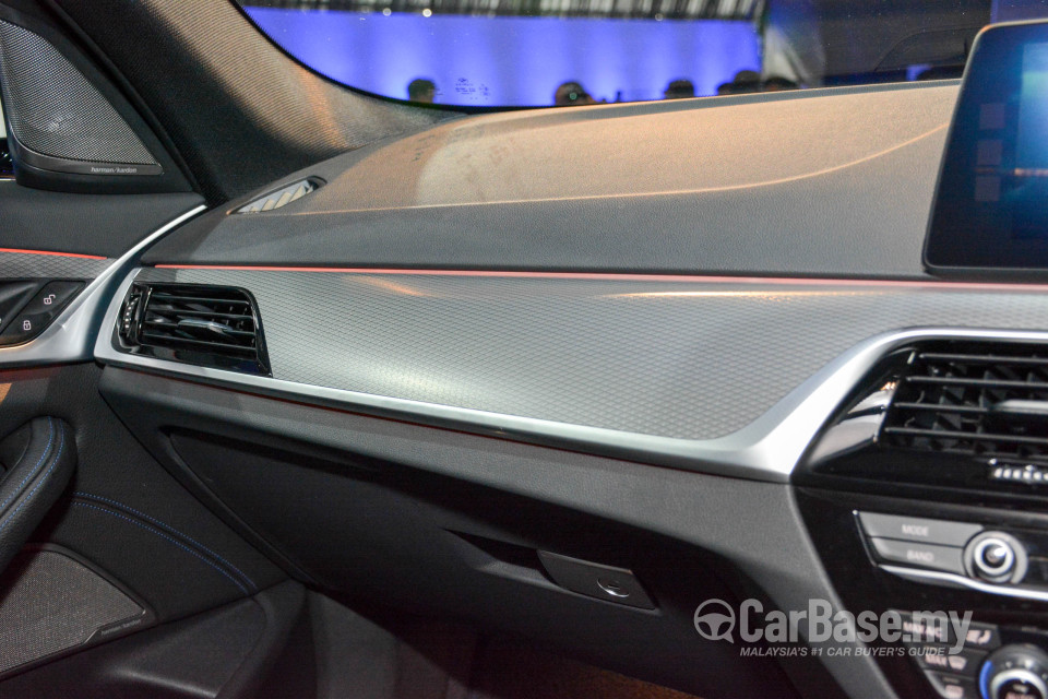 BMW 5 Series G30 (2017) Interior