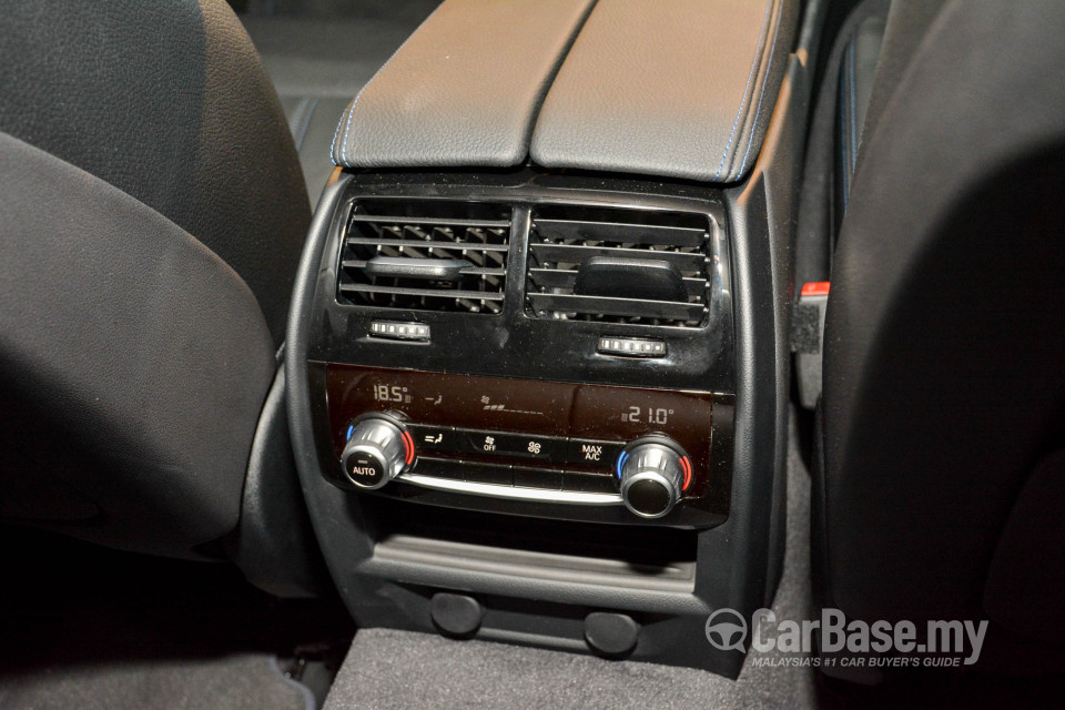 BMW 5 Series G30 (2017) Interior