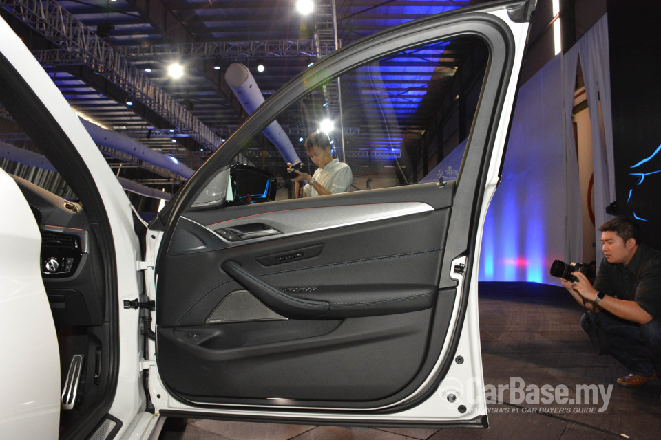 BMW 5 Series G30 (2017) Interior