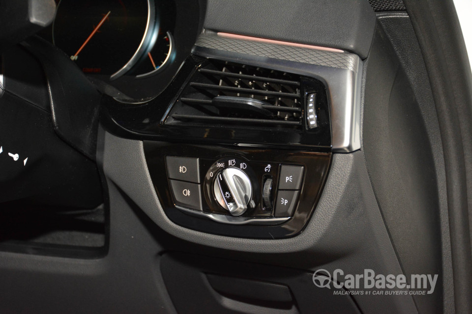 BMW 5 Series G30 (2017) Interior