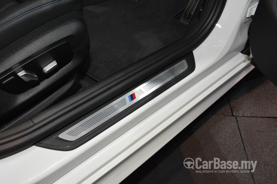 BMW 5 Series G30 (2017) Interior