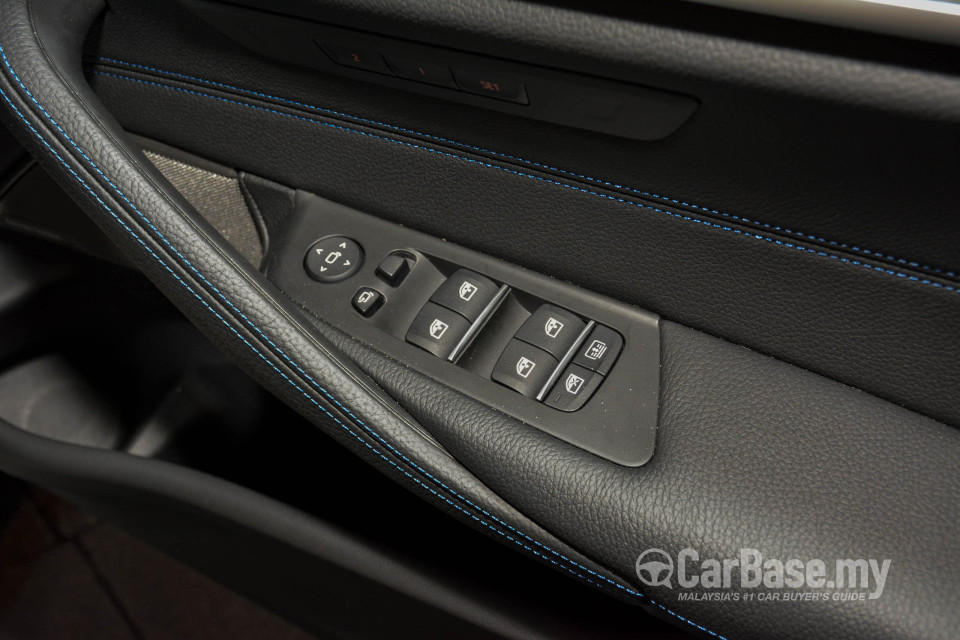 BMW 5 Series G30 (2017) Interior