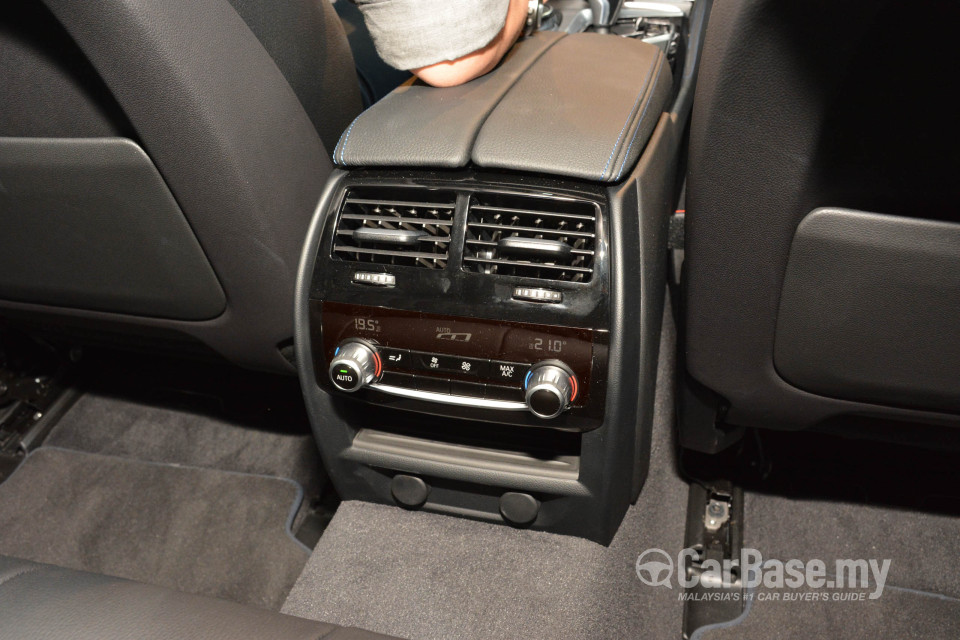 BMW 5 Series G30 (2017) Interior
