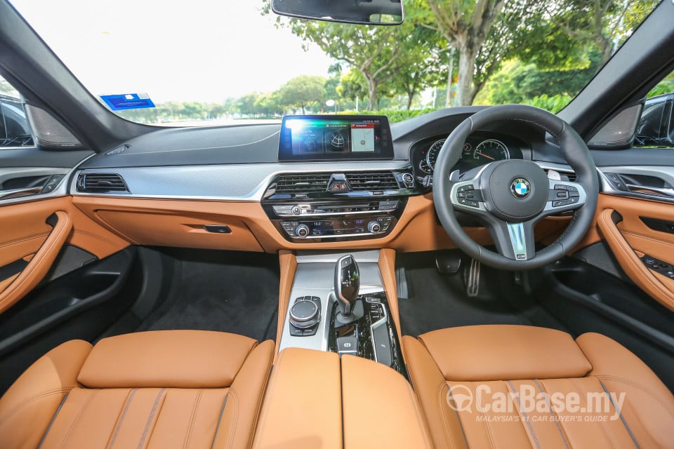 BMW 5 Series G30 (2017) Interior