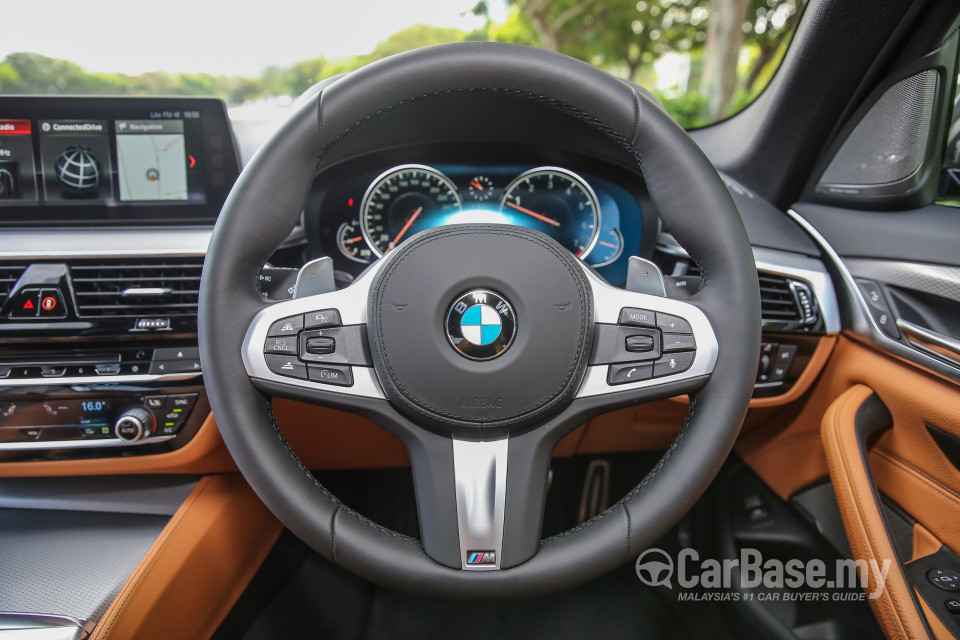BMW 5 Series G30 (2017) Interior