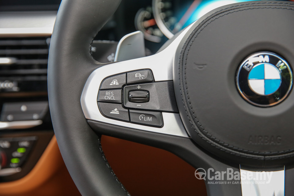 BMW 5 Series G30 (2017) Interior