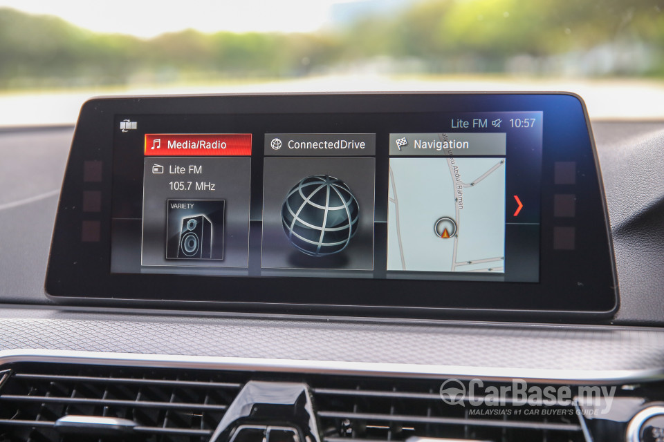 BMW 5 Series G30 (2017) Interior