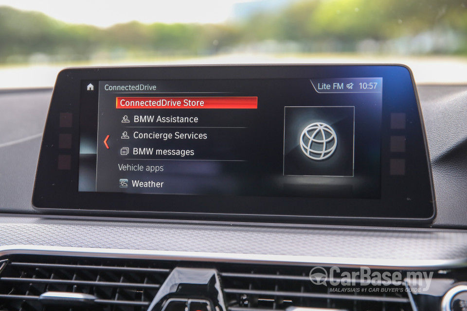 BMW 5 Series G30 (2017) Interior