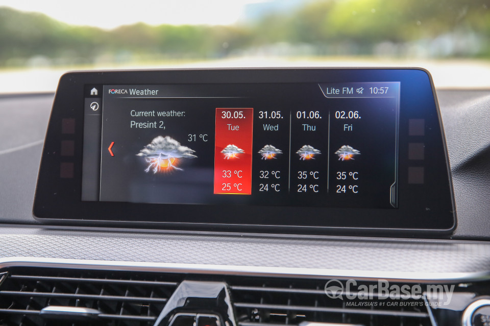 BMW 5 Series G30 (2017) Interior