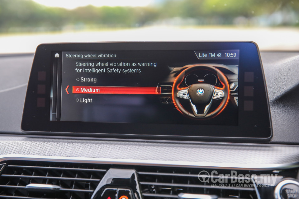 BMW 5 Series G30 (2017) Interior
