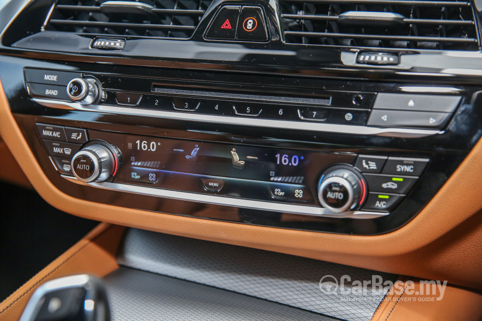 BMW 5 Series G30 (2017) Interior